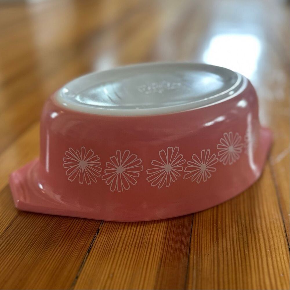 Pyrex Pink Daisy 043 1.5 qt Cinderella Casserole Dish